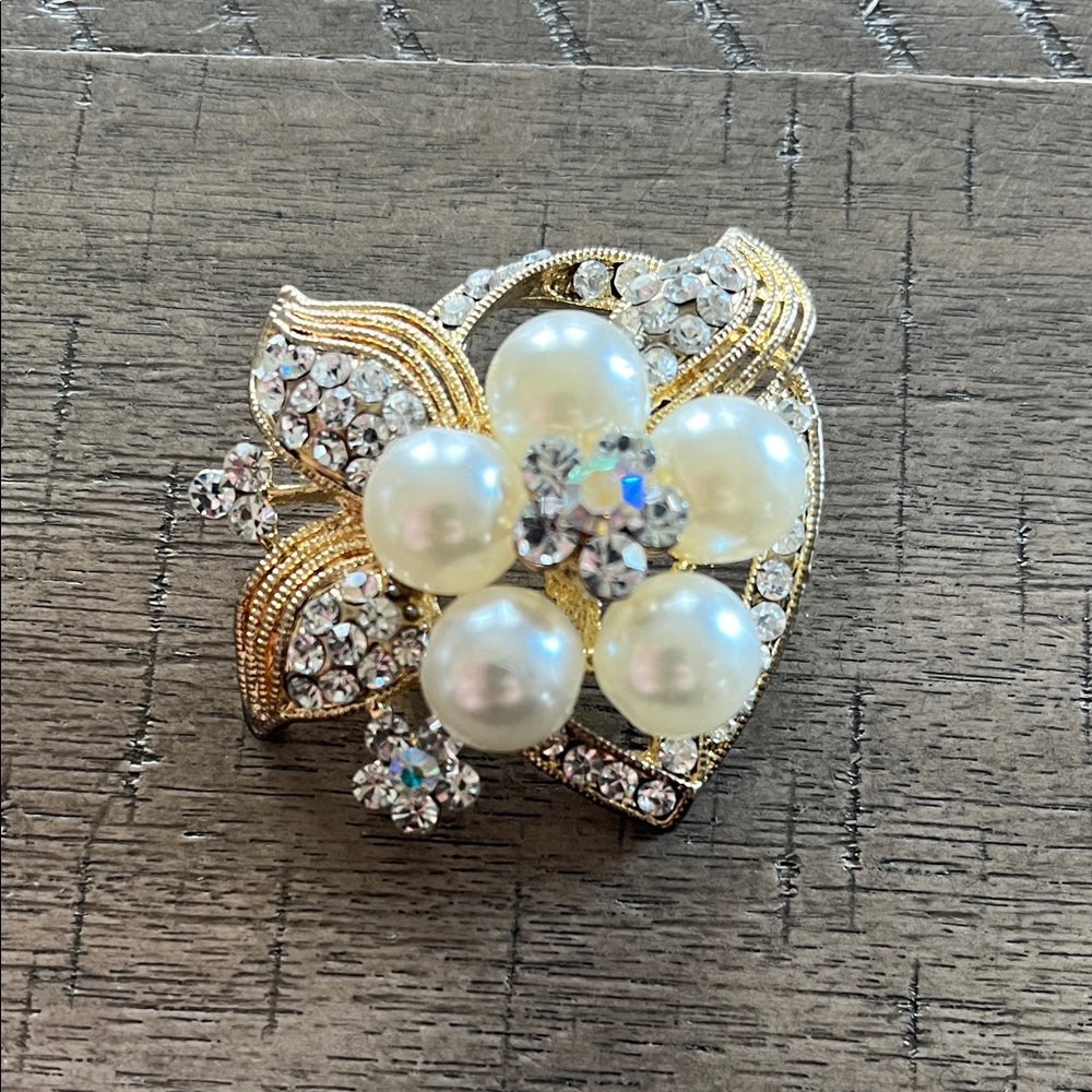 Vintage Gold Pearl and‎ Rhinestone Brooch - Picture 2 of 7